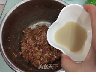 咸蛋黄鲜肉月饼的做法步骤：4