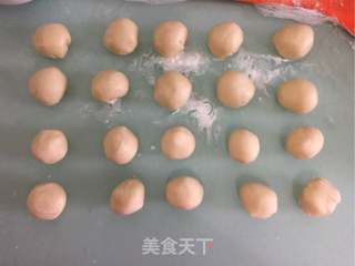 咸蛋黄鲜肉月饼的做法步骤:12