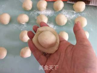 咸蛋黄鲜肉月饼的做法步骤：13