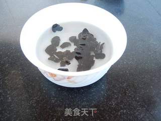 红枣黑木耳鸡汤的做法步骤:3