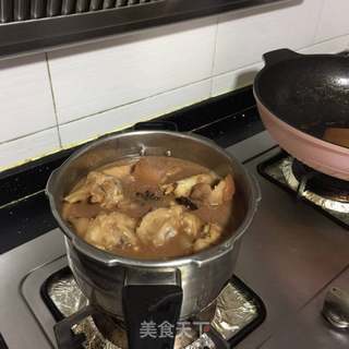黄豆焖猪脚的做法步骤:11