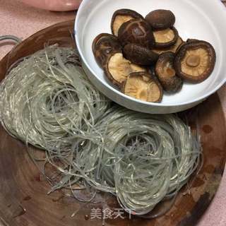 猪肉香菇粉条包的做法步骤：5