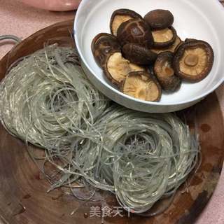 猪肉香菇粉条包的做法步骤:5