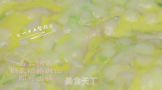 银鱼奶酪月亮饼 宝宝辅食,鸡蛋+甜地瓜+黄瓜的做法步骤:11