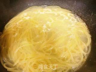 番茄鲜虾意大利面的做法步骤:3