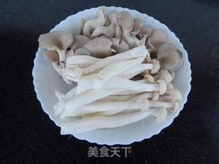 酸汤肉丸砂锅的做法步骤:2