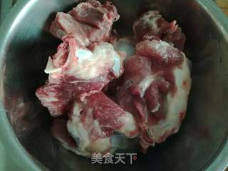 小油菜猪骨汤的做法步骤：1