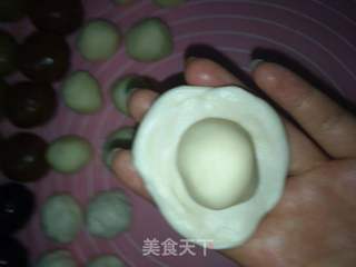 豆沙蛋黄酥的做法步骤:6