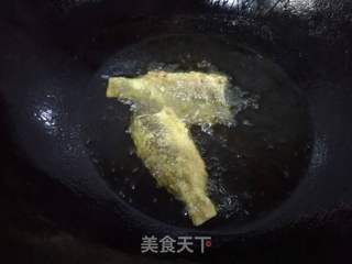 酥炸小鲫鱼的做法步骤:6