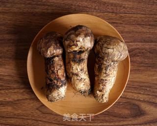 黄油煎松茸的做法步骤：1
