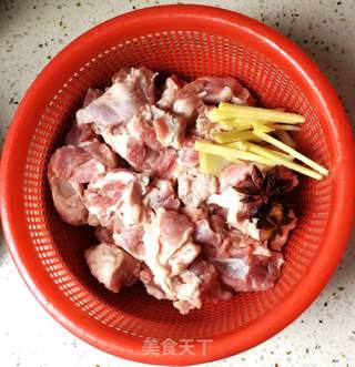红烧牛腩的做法步骤：1