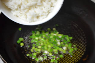 虾仁炒饭的做法步骤:7
