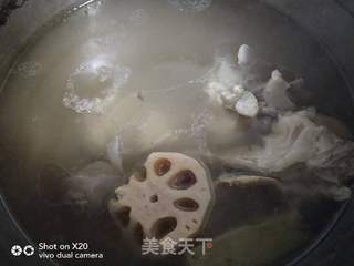 莲藕棒骨汤的做法步骤:7