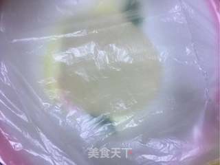 三色花卷的做法步骤:3