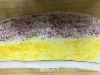 三色花卷的做法步骤:7