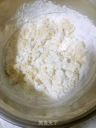 奶酪火腿肠酥的做法步骤:2