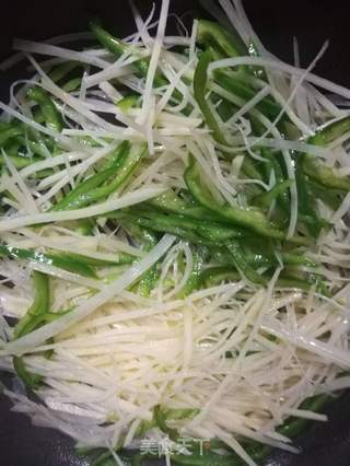 土豆丝卷饼的做法步骤:5