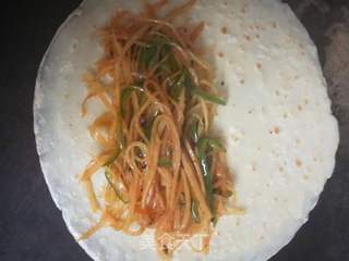 土豆丝卷饼的做法步骤:9