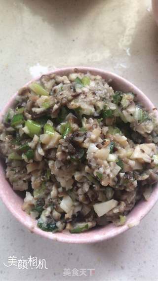 肉三鲜水饺的做法步骤:2
