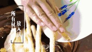 【小森妈妈菜谱】秋季靓汤-沙参玉竹雪梨银耳煲排骨的做法步骤:4