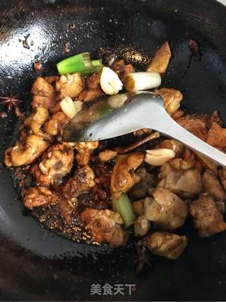 黄焖鸡米饭和香菇鸡腿饭的做法步骤：4