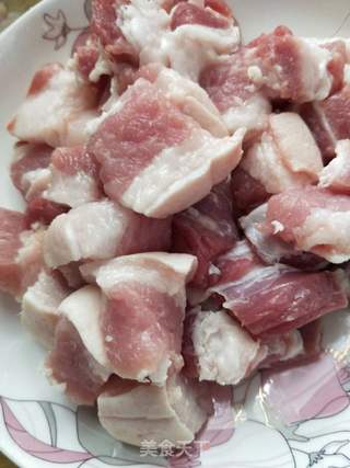 酸菜五花肉炖粉条的做法步骤:2