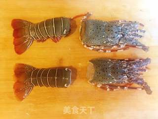 芝士黄油双味大龙虾的做法步骤:3