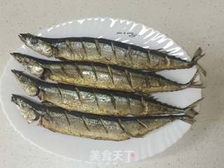 蒜香烤秋刀鱼的做法步骤:11