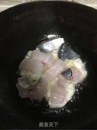 糟溜巴沙鱼片的做法步骤:3