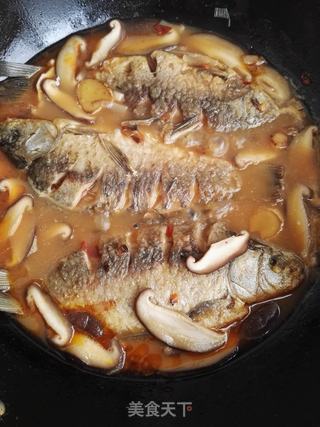 香菇炖鲫鱼的做法步骤:8