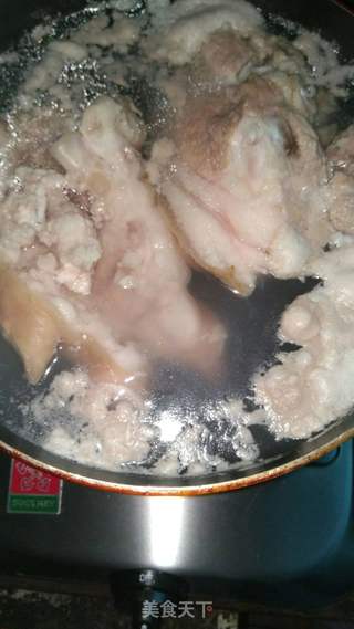 卤猪脚的做法步骤：2