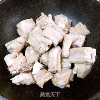 韩式排骨土豆汤的做法步骤:2
