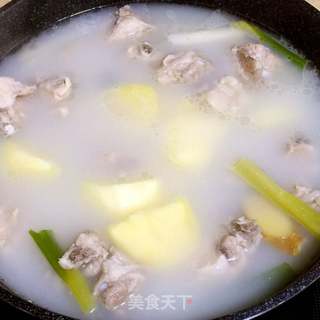 韩式排骨土豆汤的做法步骤:7