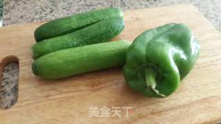 黄瓜青椒海鲜饺的做法步骤:4