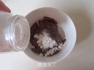 铁板洋葱爆猪肝的做法步骤:2