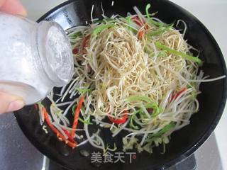豆芽炒干丝的做法步骤:7