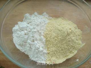 葱香玉米面桃酥的做法步骤：1