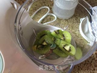 猕猴桃奶昔的做法步骤：3