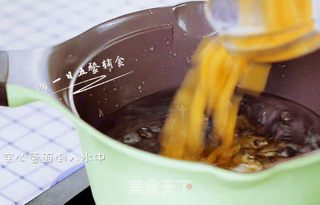 香菇肉末盖浇面 的做法步骤:3