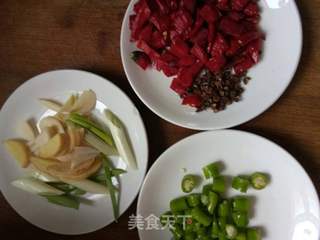 辣子鸡块的做法步骤：2