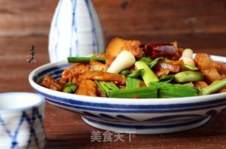 蒜苗面筋烧五花肉的做法步骤:11