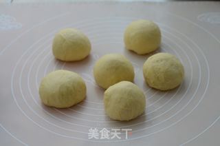 草莓酱椰蓉餐包的做法步骤:3