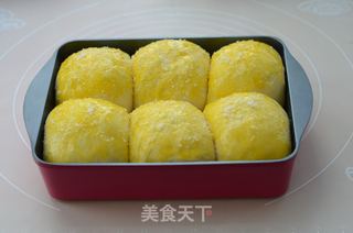 草莓酱椰蓉餐包的做法步骤:6