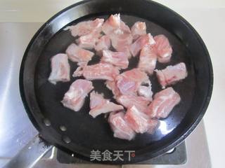 香菇鹌鹑蛋烧排骨的做法步骤:2