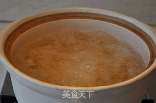 银耳冰糖梨糖水的做法步骤:7