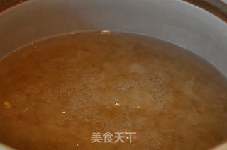 银耳冰糖梨糖水的做法步骤：10