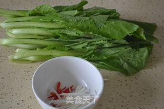 白灼芥蓝的做法步骤：1