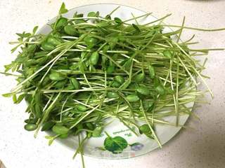 香松拌豆苗的做法步骤:3