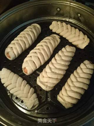 火腿肠编花馒头的做法步骤:6