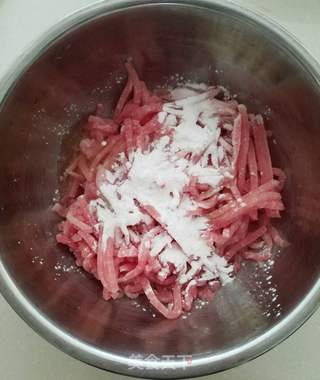 京酱肉丝的做法步骤:2